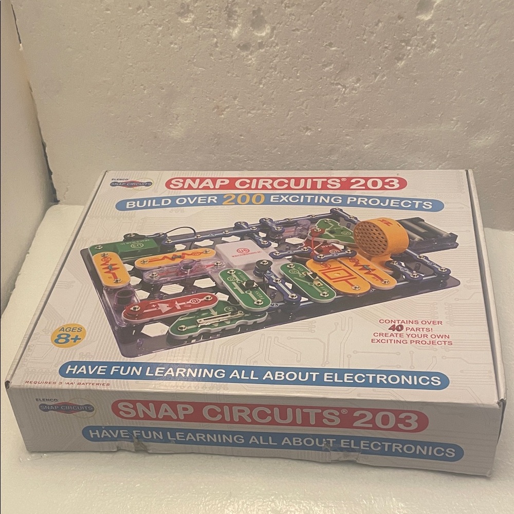 Snap Circuits 203 Electronics Kit stem educational electronics toy age is 8+